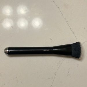 Marc Jacobs contour brush - The Shape